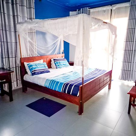 Hendo Hotel Entebbe Buitenkant foto