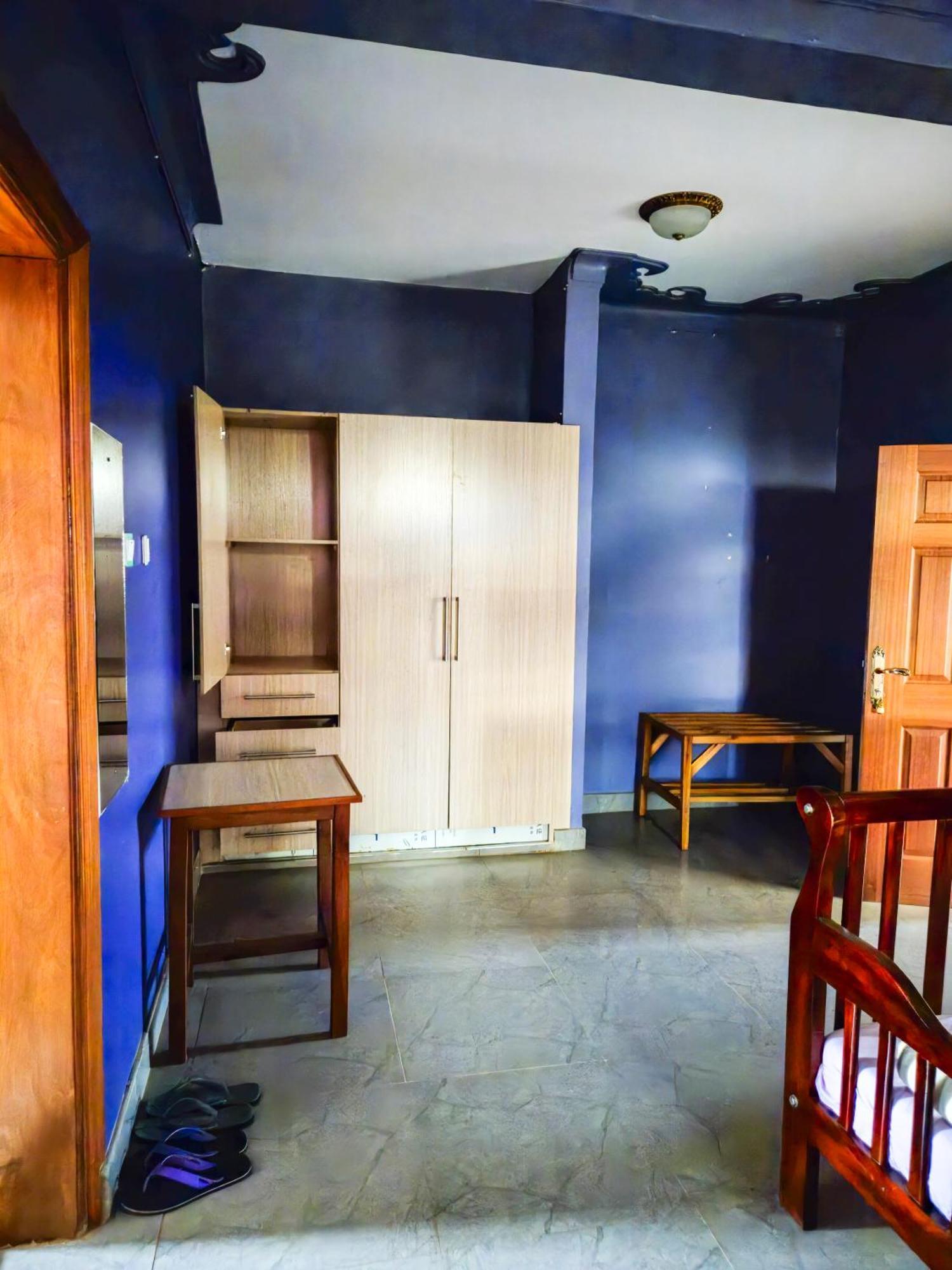 Hendo Hotel Entebbe Buitenkant foto